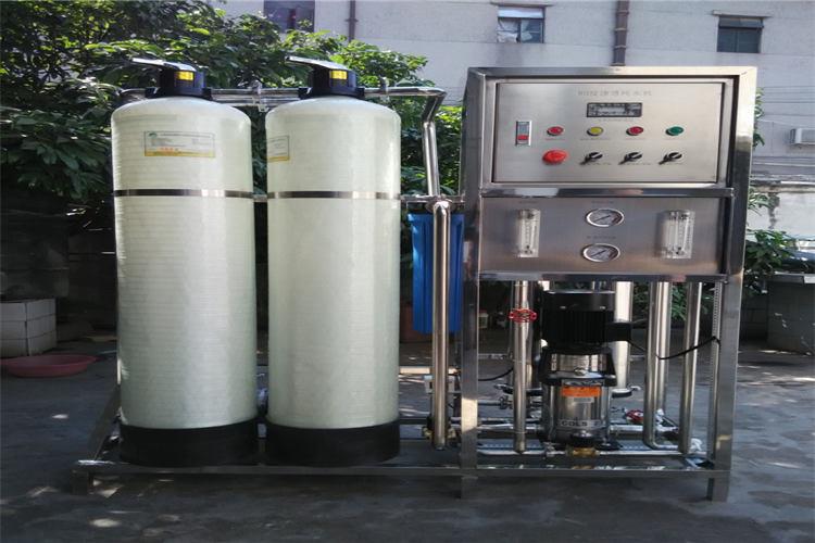 水泵無(wú)法啟動(dòng)或損壞：在電控箱內(nèi)直接按下交流接觸器，手動(dòng)吸合，如果水反滲透設(shè)備泵能轉(zhuǎn)，即可排除水泵故障